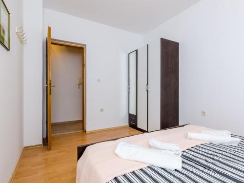 Apartment Antej - One Bedroom Apartment with Terrace and City View