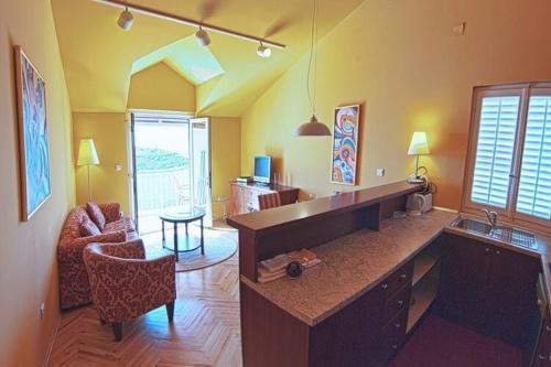 Apartments Sipa - Premium One Bedroom Apartment with Balcony and Sea View Apartman E