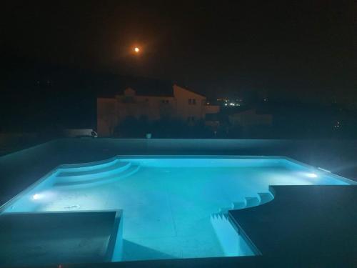 2 bedroom apartment with balcony