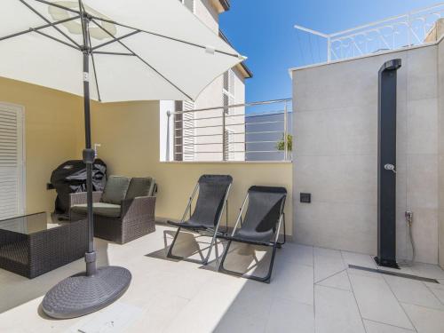 Apartments Ema-Two Bedroom Apartment with Sea View Perla