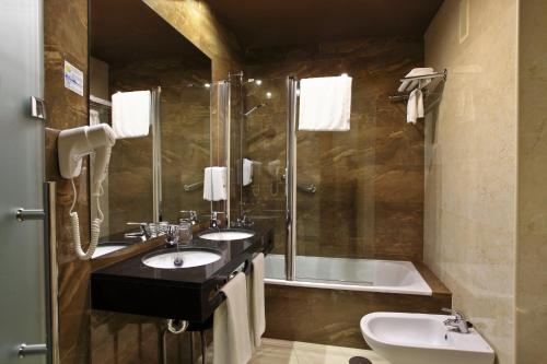 Phòng tắm tại Hotel Navarro