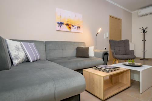 Χώρος καθιστικού στο Chris Central Apartment