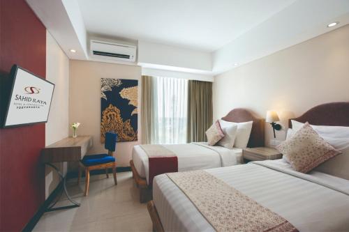 Postel nebo postele na pokoji v ubytování Sahid Raya Hotel & Convention Yogyakarta