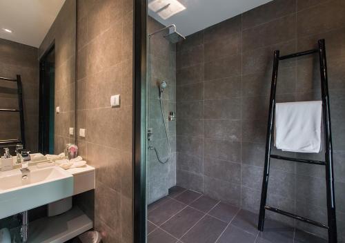 a bathroom with a shower and a sink at Bungalow VILLA Rumba in Ko Yao Noi
