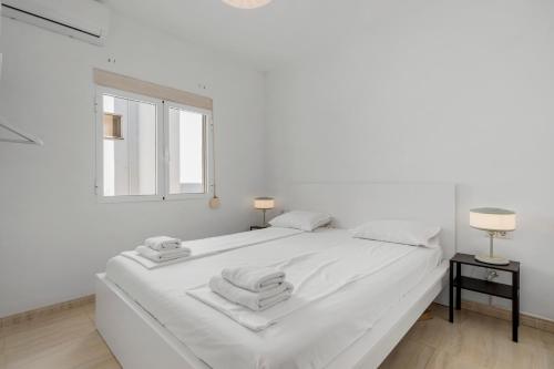 Bright rooftop by Costarentals - Ref 255