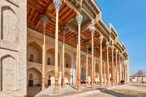 Φωτογραφία από το άλμπουμ του Mekhtar famili 18th century old hause historical UNESCO HERITAGE List 1 minutes to Bukhara Old Town Square Est-Since 1826 for Walk in Guest PARKING, COZY ROOM, BEST LOCATION AND STRONG WIFI σε Bukhara