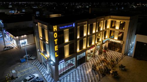 an overhead view of a building at night at ركايا الوسطى للشقق المخدومة in Hail