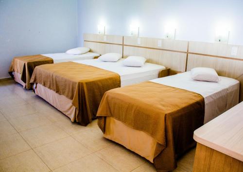 Ένα ή περισσότερα κρεβάτια σε δωμάτιο στο Hotel Baviera Iguassu
