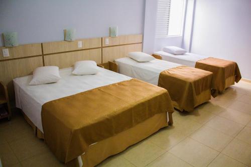 Ένα ή περισσότερα κρεβάτια σε δωμάτιο στο Hotel Baviera Iguassu