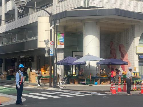 a police officer standing on a street in front of a building at TOKYO池袋家族連れ4DKの子供連れ５星　 in Tokyo