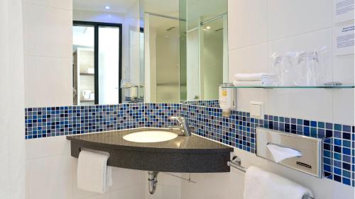 Ένα μπάνιο στο Holiday Inn Express Singen by IHG