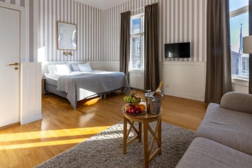a hotel room with a bed and a table with fruit on it at Hotel Statt Söderhamn by First Hotels in Söderhamn