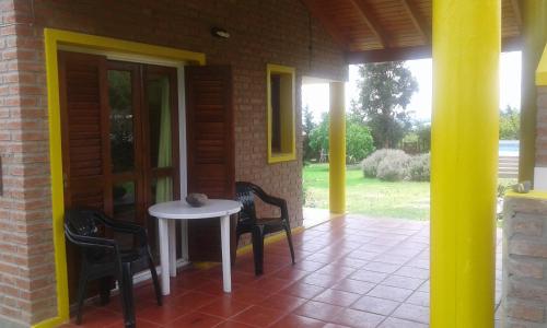 a patio with a table and two chairs and a table at Pa-kuas del Uritorco in Capilla del Monte