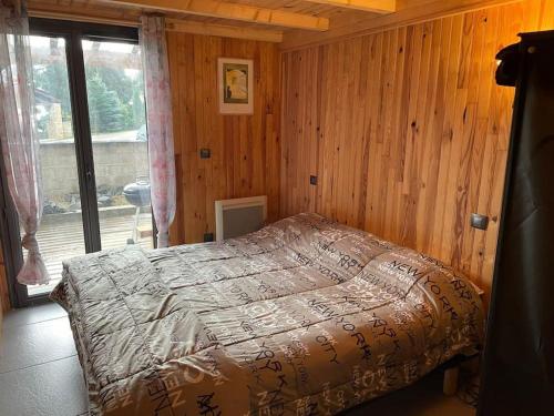 Ένα ή περισσότερα κρεβάτια σε δωμάτιο στο Superbe Appartement Chalet à Bolquère