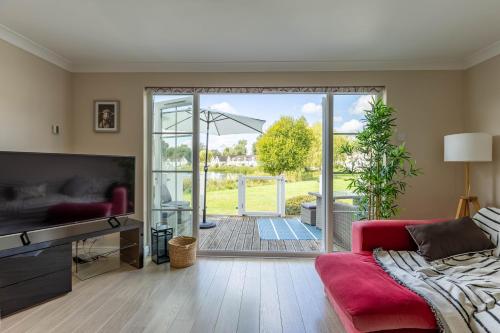 Χώρος καθιστικού στο Rose Lake View, 3 Bed Luxury Cotswolds Lake House, South Cerney, Cirencester