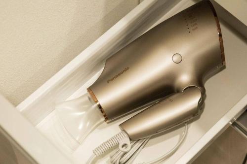 a cuisinart appliance in a white drawer with a hair dryer at famSAPPORO 主要観光地が徒歩圏内の好立地 in Sapporo