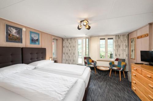 Postel nebo postele na pokoji v ubytování Jungfrau Lodge, Swiss Mountain Hotel