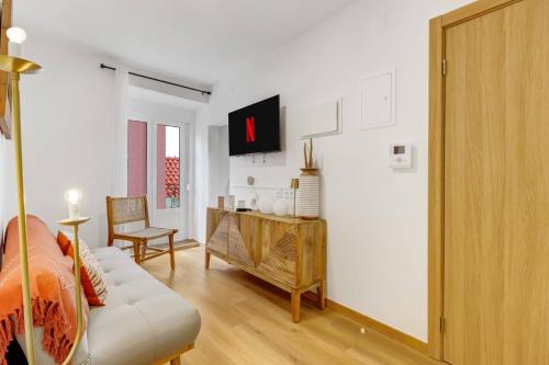 2BR renovated heart of Santos w/ AC | By Airnest