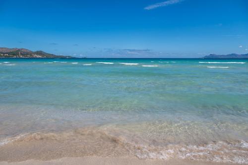 a view of the beach with the water at Que Bo in Alcudia