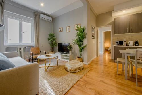 Excelente piso de 3 habitaciones en La Latina-Centro