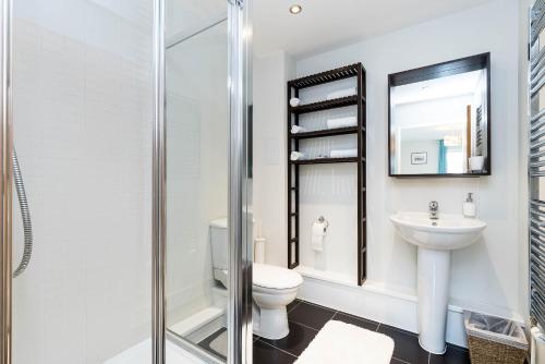 a bathroom with a toilet and a sink at Greenwich House in London