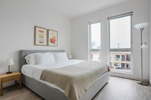 Ένα ή περισσότερα κρεβάτια σε δωμάτιο στο Blueground Pasadena gym elev near bars LAX-1231