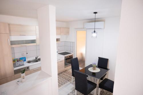 Η κουζίνα ή μικρή κουζίνα στο Grandeur Home Apartment Mostar - free parking