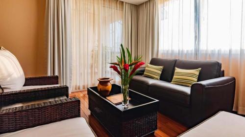 Ruang duduk di Gaia Collection Hotels Manuel Antonio