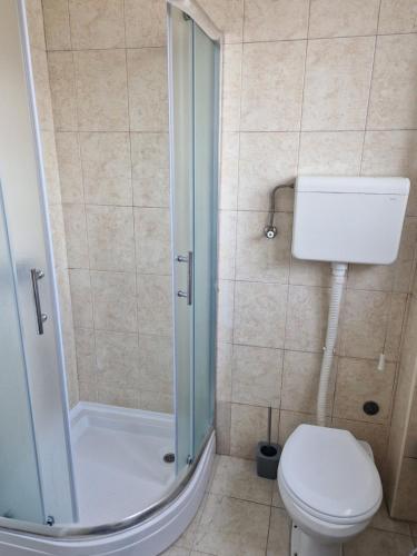 Un baño de Apartmani Janićijević 1