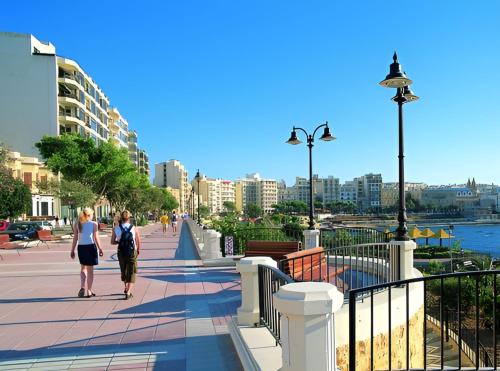 Nespecifikovaný výhled na destinaci Taʼ Ġokondu nebo výhled na město při pohledu z apartmánu