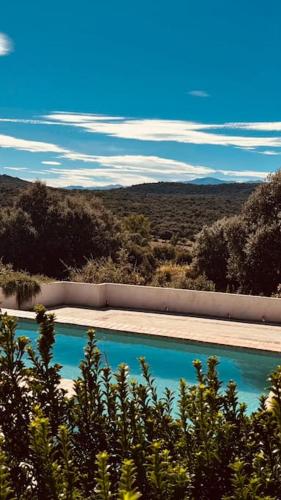 a swimming pool with a view of a mountain at Casa en el Valle del Tietar CR-AV-01516 in Fresnedillas