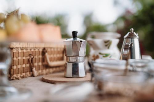 Kemudahan buat kopi dan teh di OZIO - Il trullo rosso