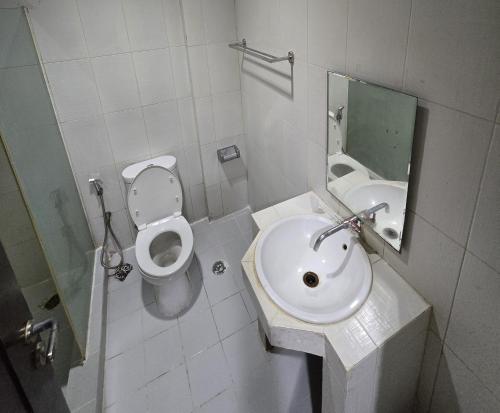Koupelna v ubytování N2 Hotel Gunung Sahari