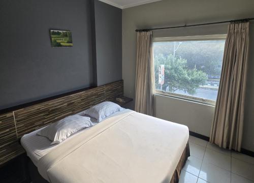 Postel nebo postele na pokoji v ubytování N2 Hotel Gunung Sahari