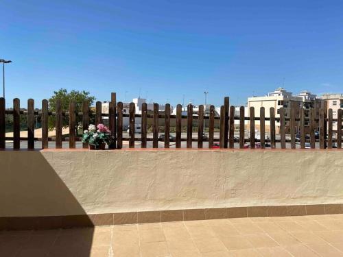 a wooden fence with flowers on top of a ramp at Ático Santa Lucía Terraza y Parking gratuitos in Alcalá de Guadaira
