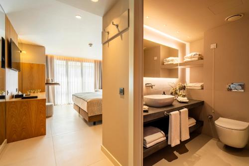 Koupelna v ubytování ERK Hotel