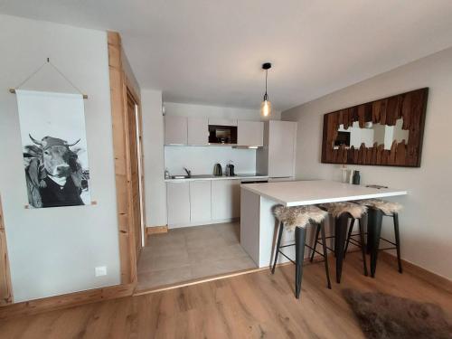 Chalet indépendant avec prestations hôtelières, 3 chambres, terrasse, parking, pour 6 personnes - FR-1-356-428