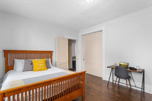 a bedroom with a bed and a table and a chair at Stylish King Bed, 2BDRM, 1 Mile to DTWN, Game Room in Cleveland