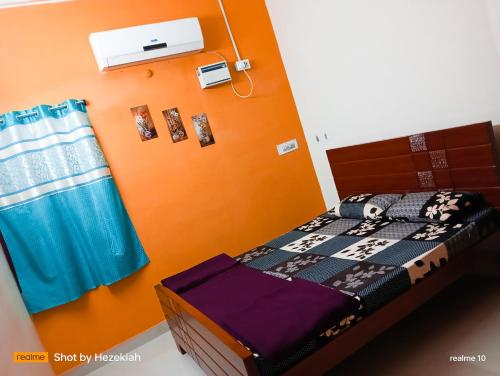 Ένα ή περισσότερα κρεβάτια σε δωμάτιο στο JAS HOMESTAY Madurai