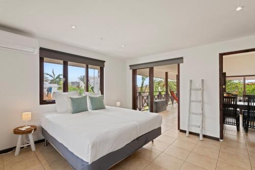 Ένα ή περισσότερα κρεβάτια σε δωμάτιο στο Solaya Villa Curaçao 4