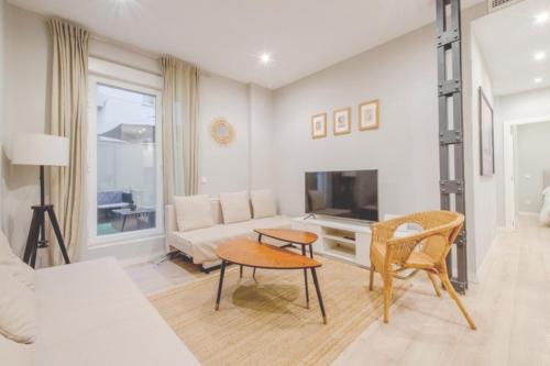 Acogedor Apt 3 habitaciones y terraza en el Centro de Madrid