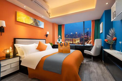 Postel nebo postele na pokoji v ubytování Chengdu Shuxi International Serviced Apartment