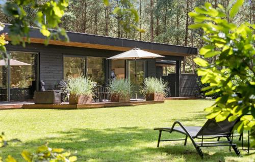 Taman di luar Cozy Home In Ebeltoft With Sauna