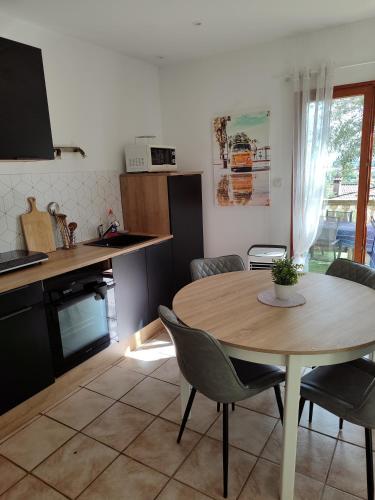 T2 en Rez de chaussée de villa à cuers