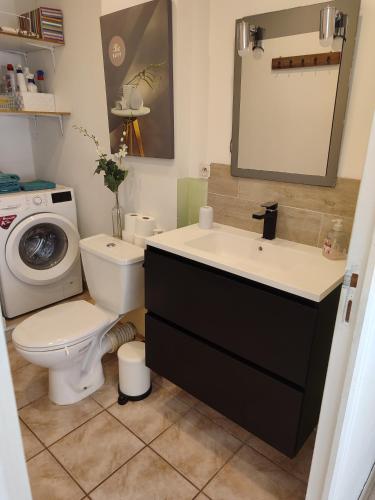 Photo de la galerie de l'établissement T2 en Rez de chaussée de villa à cuers, à Cuers