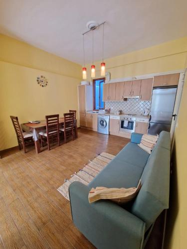 a living room with a blue couch and a table at CHC - Apartamento Amanecer in Buenavista del Norte