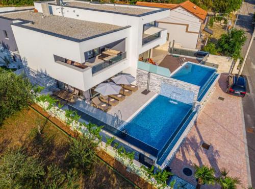 Lorena Stylish Sea View Villa