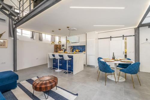 a kitchen and living room with a table and chairs at Host Wise - Elegant Loft with Historic Charm & Terrace in Portel