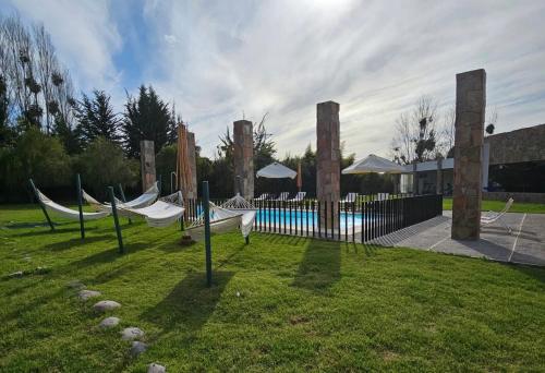 Bazén v ubytování Hotel Limari nebo v jeho okolí