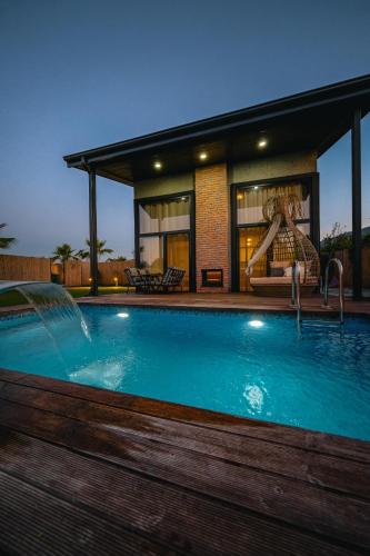 Kolam renang di atau dekat dengan Vital Göl Sapanca Özel Havuzlu Bungalov & Villa